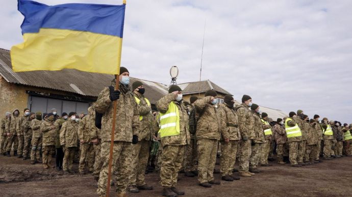 Потрібен тільки паспорт: українців закликають вступати до сил тероборони