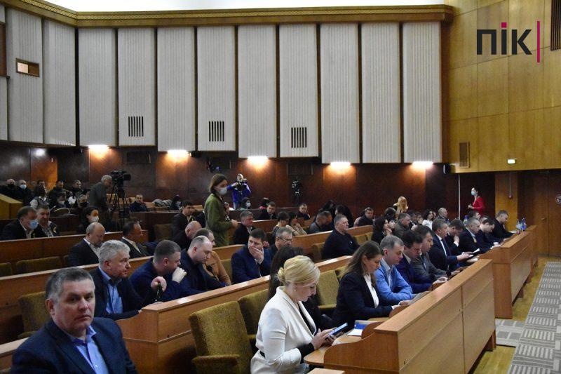 У Франківську відбулася позачергова сесія облради: що важливого розглянули депутати (ФОТО) 8 DSC 0185 scaled