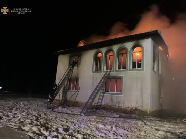 У Микуличині трапилася пожежа у житловому будинку (ФОТО) 4 FB IMG 1643697937676