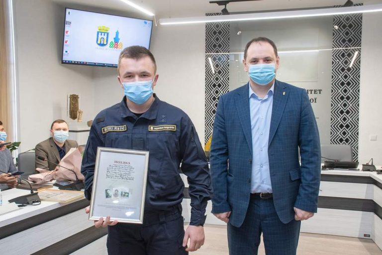 У Франківську відзначили нацгвардійців, які врятували чоловіка (ФОТО) 10 FB IMG 1643778171472