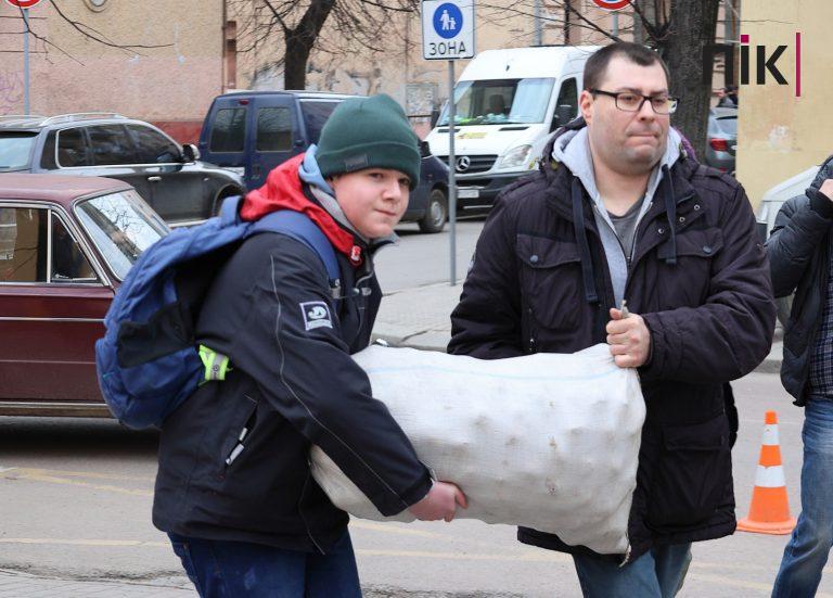 "Люди Прикарпаття": невтомні волонтери в Івано-Франківську (ФОТО) 2 IMG 0421 resize