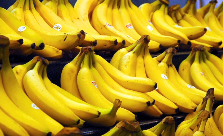 Банани: у яких випадках медики забороняють їх вживати