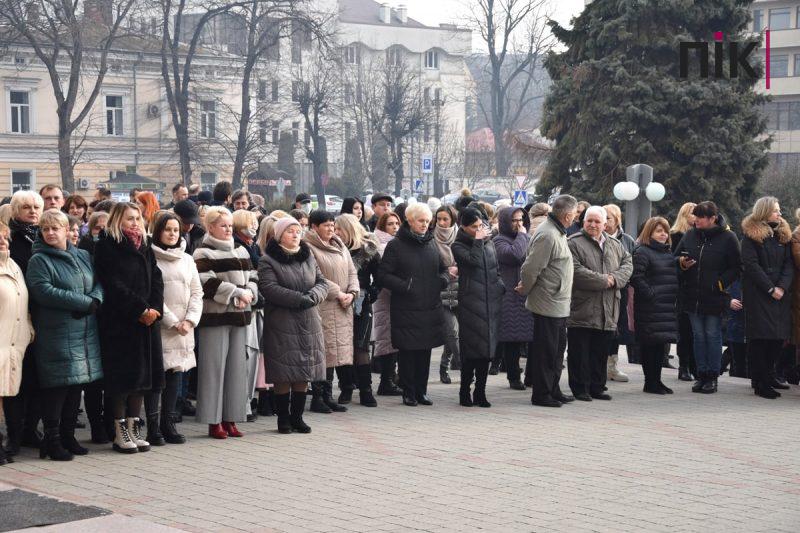 День Єднання: сотні франківців вийшли на площу Соборності (ФОТО) 11 f44e9119 45f1 49f0 ba3b 25f4c0f54b6b scaled