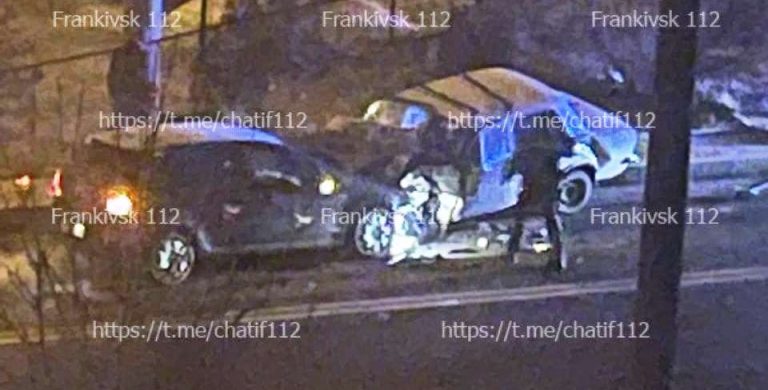Стали відомі подробиці нічної ДТП у Франківську (ФОТО, ВІДЕО) 12 photo 2022 02 01 23 37 18