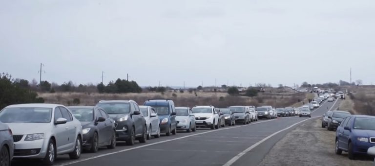 Транспортний колапс на кордоні з Польщею: 20-кілометрові корки та польова кухня (ВІДЕО) 1 photo 2022 02 27 11 15 06111