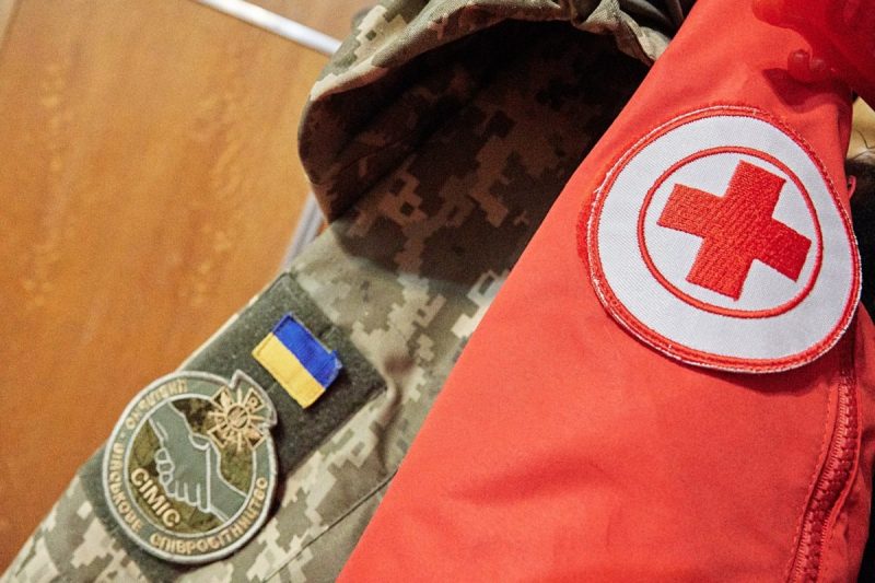 «Червоний хрест» забороняє використовувати свої емблеми на гуманітарних автомобілях - президент Зеленський