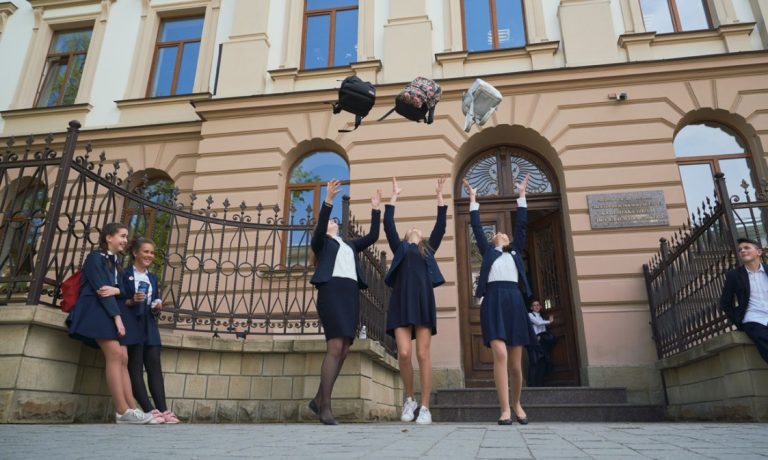 Католицький ліцей відчиняє свої двері для дітей-переселенців з усієї України 2 097