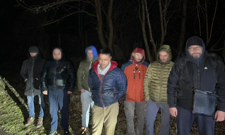 Ухилянти від військової служби намагались переправитись човном через Дністер (ФОТО) 5 1 2