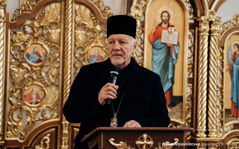 Ми маємо вистояти для себе, дітей, правнуків, - Владика Володимир Війтишин (ФОТО) 5 1 3