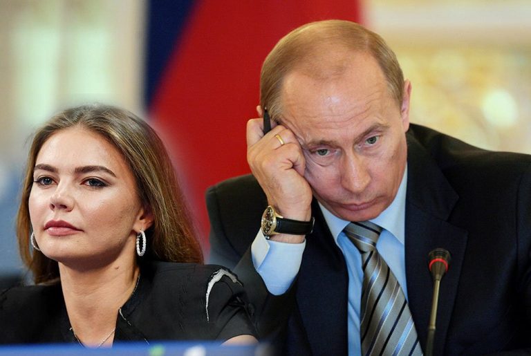 Стало відомо, де переховується коханка Путіна з його малими дітьми 7 1580360823 428167