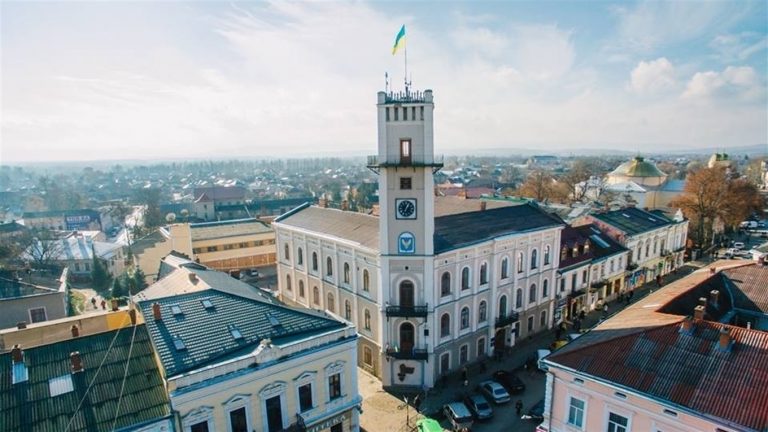 У Коломиї оркестр "Біг-Бенд" зіграв Гімн України (ВІДЕО) 9 У Коломиї оркестр "Біг-Бенд" зіграв Гімн України (ВІДЕО)а