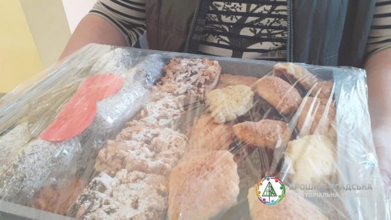 Все на око: у Брошнів-Осаді для військових виготовляють енергетичні батончики (ФОТО) 10 20220314 09 1024x576 1