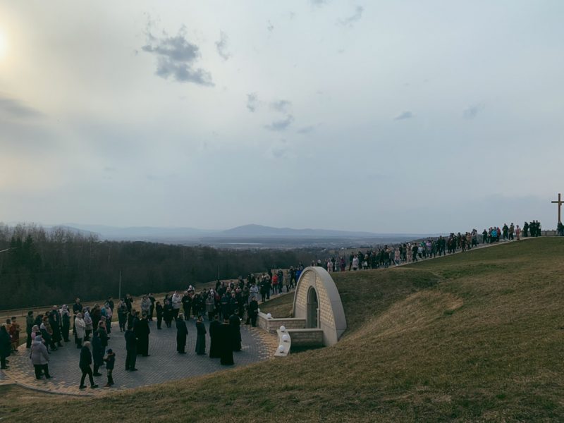 У Старуні на Прикарпатті близько тисячі людей молилися за Україну (ФОТО)