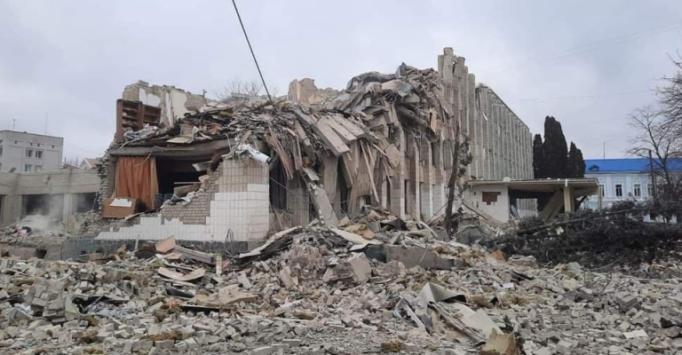Окупанти вдарили по школі в Житомирі: будівлю вщент зруйновано (ВІДЕО) 9 228806 zitomir bomb 960x380 0
