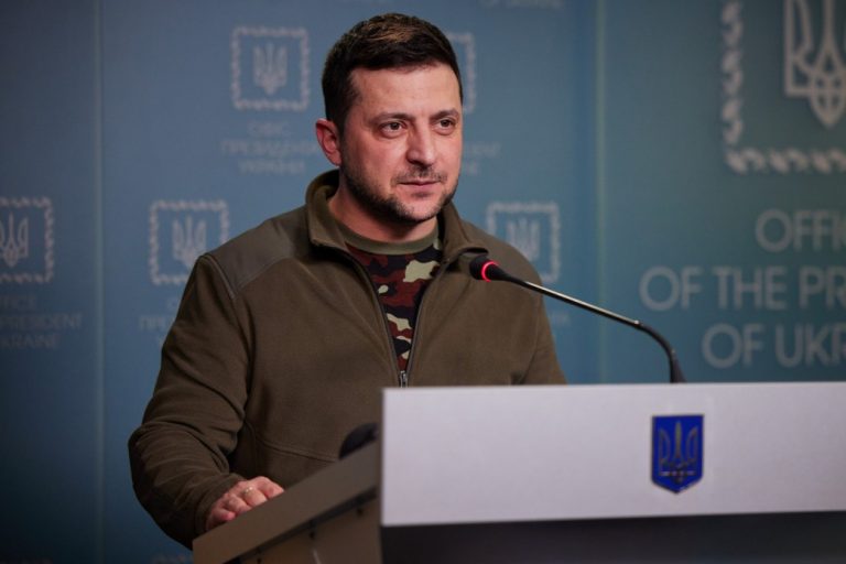 Вас чекає трибунал і суд Божий - Зеленський щодо заяви Росії про обстріли оборонних підприємств 5 Деяк політики знову шукають "ниточки" в Росії - президент Зеленський