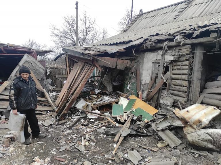 Волноваха майже знищена: окупанти продовжують обстрілювати Донеччину (ФОТО) 7 Волноваха майже знищена: окупанти продовжують обстрілювати Донеччину (ФОТО)