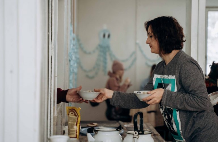 "Нас оточили любов’ю і турботою": як прикарпатці приймають біженців зі сходу (ФОТО, ВІДЕО) 5 274633398 2079356365557527 7649131026686861568 n
