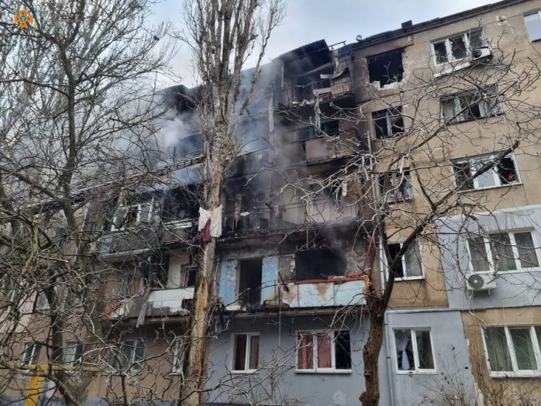 Миколаїв та Харків: у ДСНС повідомили, як пройшла ніч у цих регіонах (ФОТО) 3 Росіяни обстріляли Харків: семеро загиблих, серед них семимісячна дитина