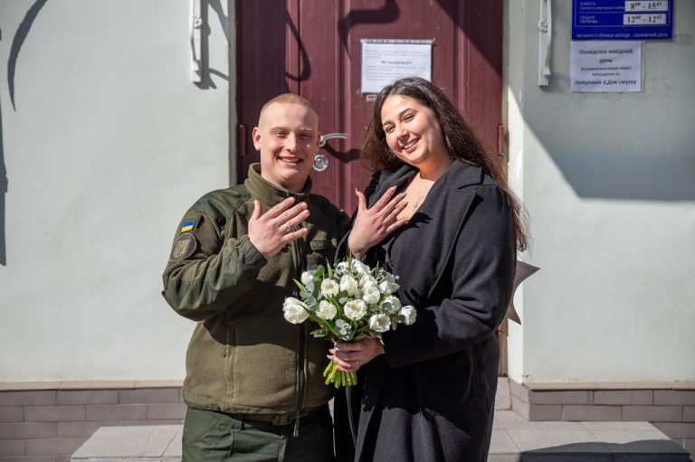 Кохання в час війни: на Франківщині стало на дві молоді гвардійські родини більше (ФОТО) 5 Кохання в час війни: на Франківщині стало на дві молоді гвардійські родини більше (ФОТО)