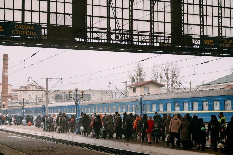 У Коломийському районі поселилися понад 14 тисяч біженців: де найбільше 11 У Коломийському районі поселилися понад 14 тисяч біженців: де найбільше