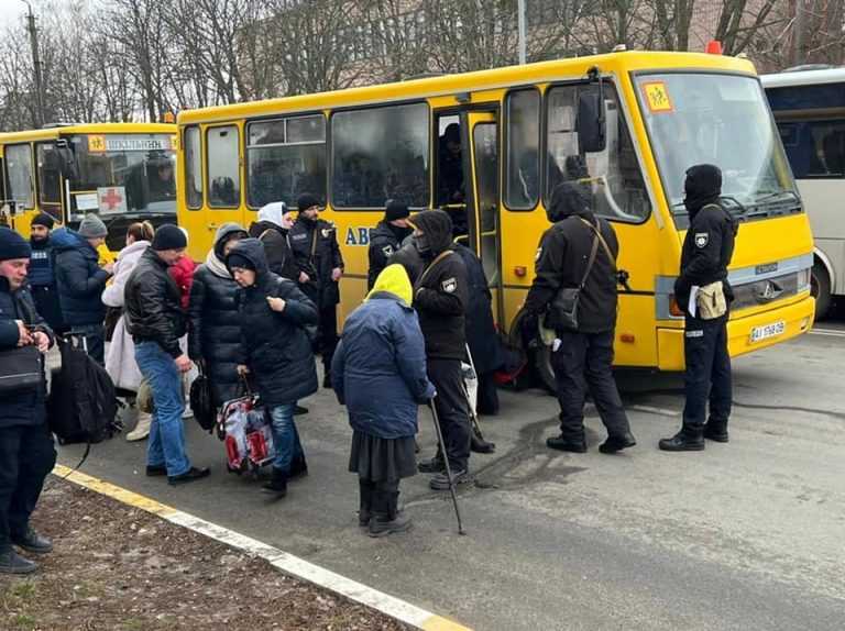 На Київщині відбувається евакуація мешканців Броварського району (ФОТО)