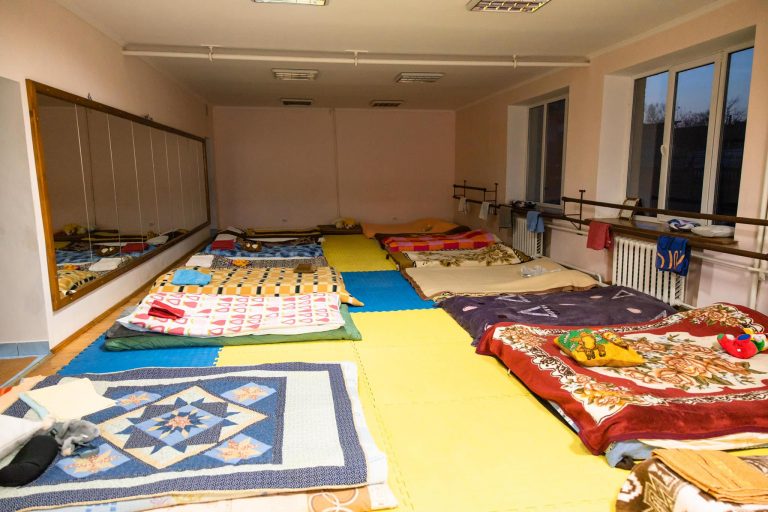 На Прикарпатті розгорнули ліжко-місця для переселенців, які проїжджають транзитом 12 275662270 7134098949997660 2778800291764841316 n