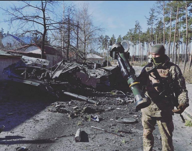 18 день війни: окупанти переодягаються у цивільний одяг та форму ЗСУ 2 18 день війни: московити переодягаються у цивільний одяг та форму ЗСУ