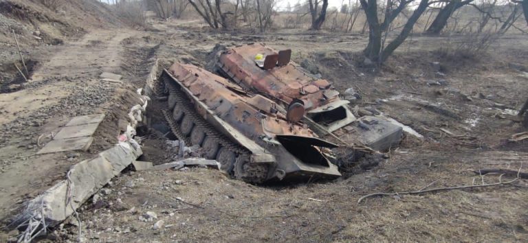 Українські захисники зупинили ворожі танки, що їхали на Київ (ФОТО)