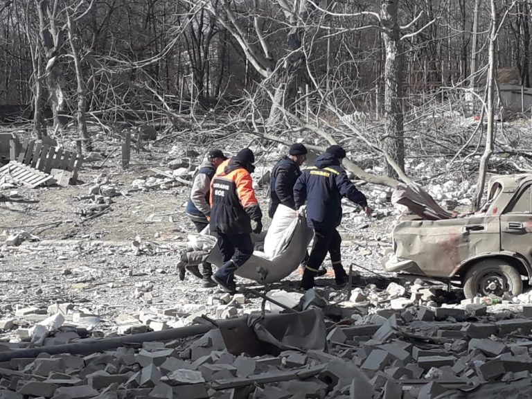 Загинула сім'я: у Чернігові рятувальників з-під завалів дістали тіла п'яти людей 7 275784472 334450998722796 7307625814248176019 n