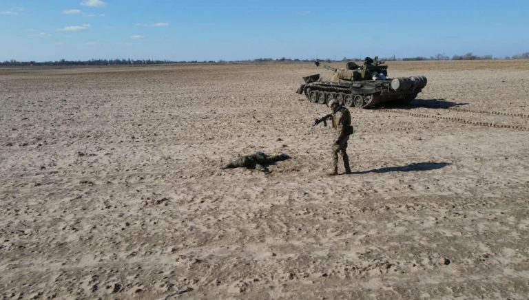 Російський танкіст за винагороду здався в полон разом з танком 6 Російський танкіст за винагороду здався в полон разом з танком
