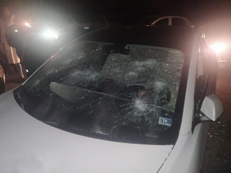 У Львівській області п'яний чоловік побив сокирою чужий автомобіль 4 У Львівській області п'яний чоловік порубав сокирою чужий автомобіль