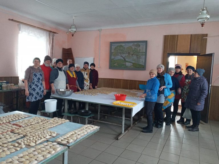 На Рогатинщині приготували 20 відер вареників для захисників (ФОТО) 6 На Рогатинщині приготували 200 літрів вареників для захисників (ФОТО)