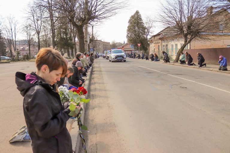 Калуська громада зустріла Героя України (ФОТО) 3 276307365 144228918128617 5739180283147293919 n