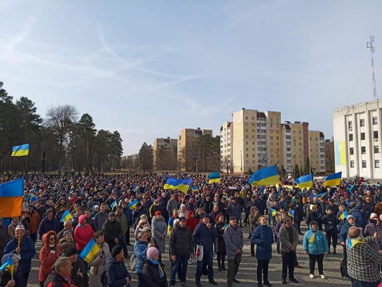 Російські загарбники увірвалися в місто Славутич та захопили міську лікарню (ФОТО)