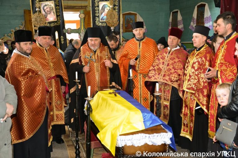 Як на Яремчанщині провели в останню путь мужнього воїна Івана Капітанчука
