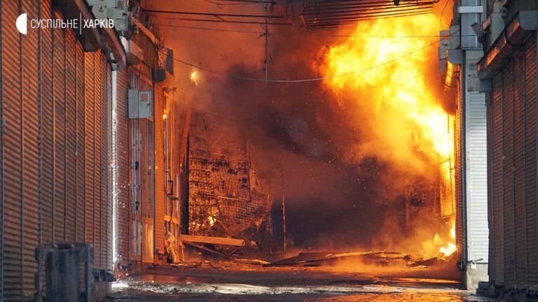 У Харкові горить ринок європейського масштабу Барбашово (ФОТО) 4 У Харкові горить ринок європейського масштабу Барбашово