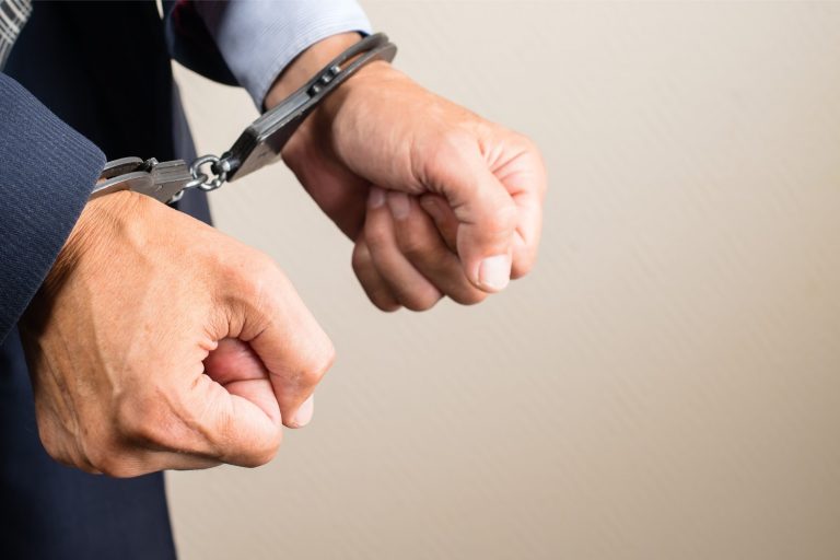 В Україні посилили відповідальність за держзраду та мародерство 5 7 21
