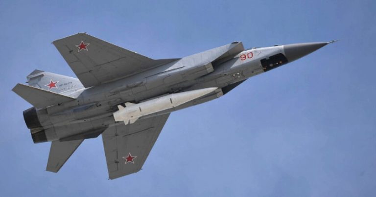 Окупант показав ракети, якими вдарив по Делятину на Прикарпатті: ймовірні наслідки 2 MIG 31K 840x441 c 1