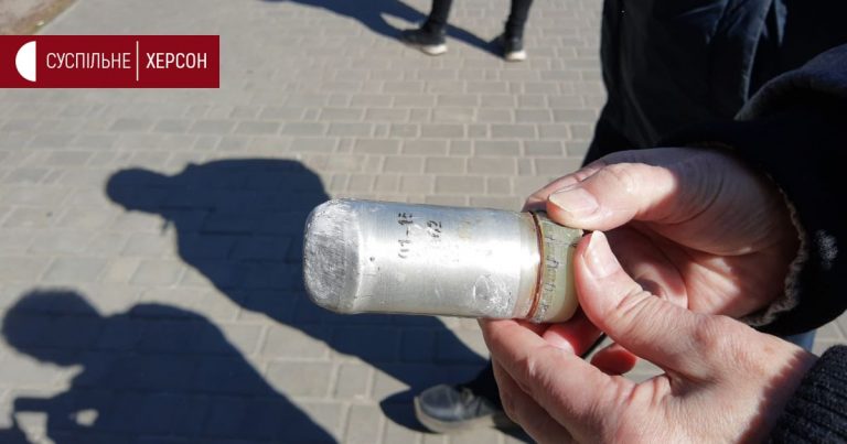 У Херсоні люди вийшли на мітинг. Окупанти застосували сльозогінний газ 2 photo 2000999