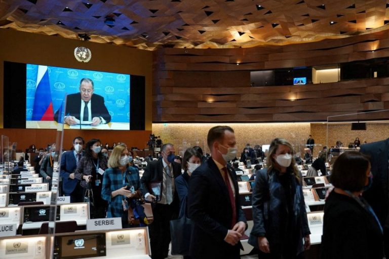 Посли та дипломати демонстративно покинули залу під час виступу голови МЗС Росії Лаврова (ФОТО, ВІДЕО) 2 photo 2022 03 01 15 26 25