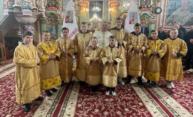 У Креховичах, що на Рожнятівщині, допомагають переселенцям та військовим (ФОТО) 3 02