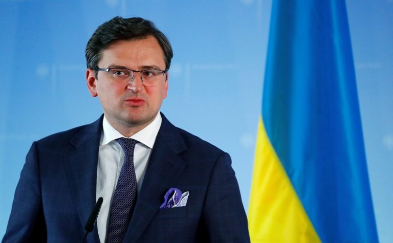 Битва за Донбас нагадає Другу світову війну - Кулеба 6 Зброю давали тільки тоді, коли на фронті щось траплялося - Кулеба про допомогу від країн-партнерів