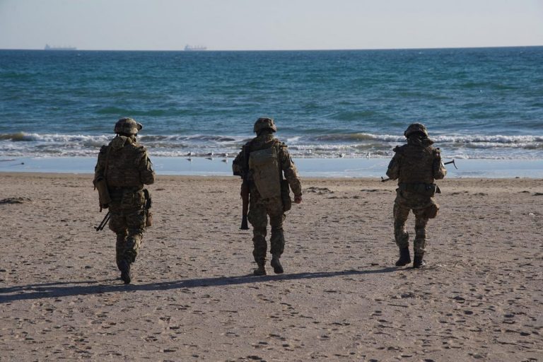 Російські кораблі відійшли у Чорному морі від українських берегів на 200 км 4 В ОК "Південь" повідомили, скільки ракет росіяни тримають у Чорному морі