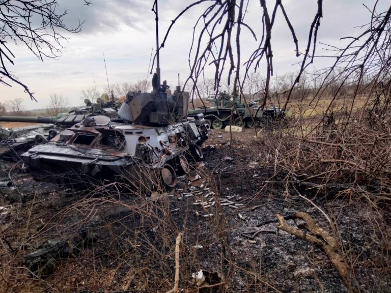 На Харківщині українські військові знищили колону ворожої техніки, що рухалася на Ізюм