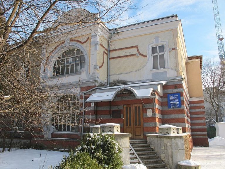 "Хто такі бандерівці": у Франківську запрошують на безплатні курси з історії 1 277579394 531869155176012 5660430073100651852 n
