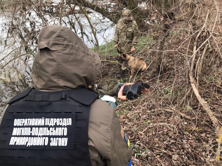 Деякі загинули: у Держприкордонслужбі повідомили, скільки чоловіків хотіли втекти від війни (ФОТО) 5 Деякі загинули: у Держприкордонслужбі повідомили, скільки чоловіків хотіли втекти від війни (ФОТО)