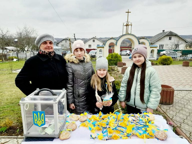 На Калущині на благодійному ярмарку зібрали 100 тисяч для ЗСУ (ФОТО) 4 На Калущині на благодійному ярмарку зібрали 100 тисяч для ЗСУ (ФОТО)