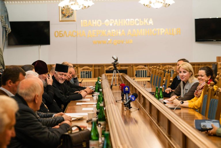 Що ухвалили на Прикарпатті про дзвони та комендантську годину на Великодень (ФОТО) 4 На Прикарпатті влада з духовенством говорили про дзвони та комендантську годину на Великодень: що ухвалили