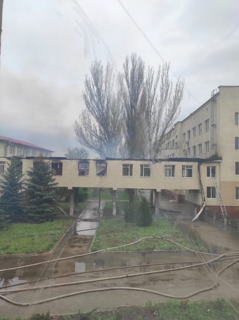 На Донеччині окупанти обстріляли з "Урагана" травматологічну лікарню 4 На Донеччині окупанти обстріли з "Урагана" травматологічну лікарню