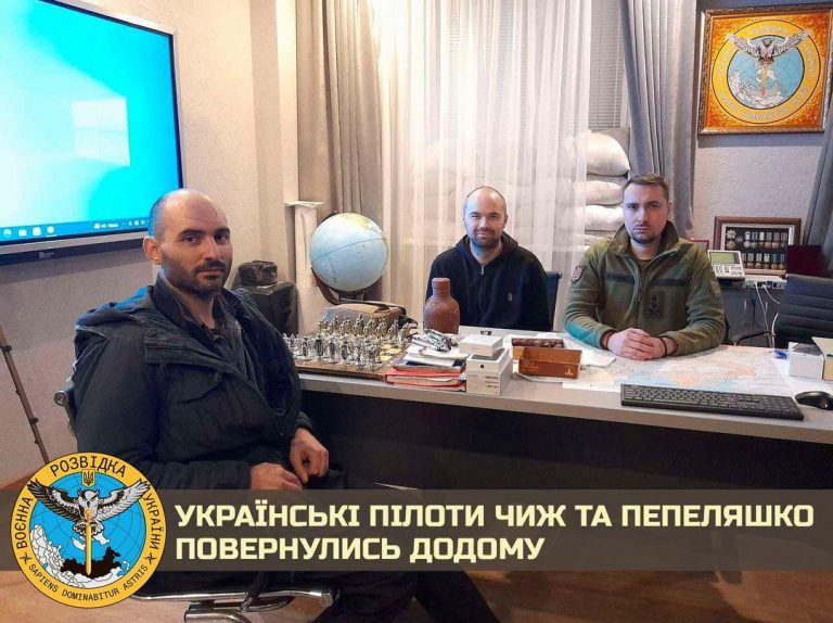 Українських пілотів звільнили з російського полону (ФОТО) 6 278498424 308151444802177 61480609426443651 n